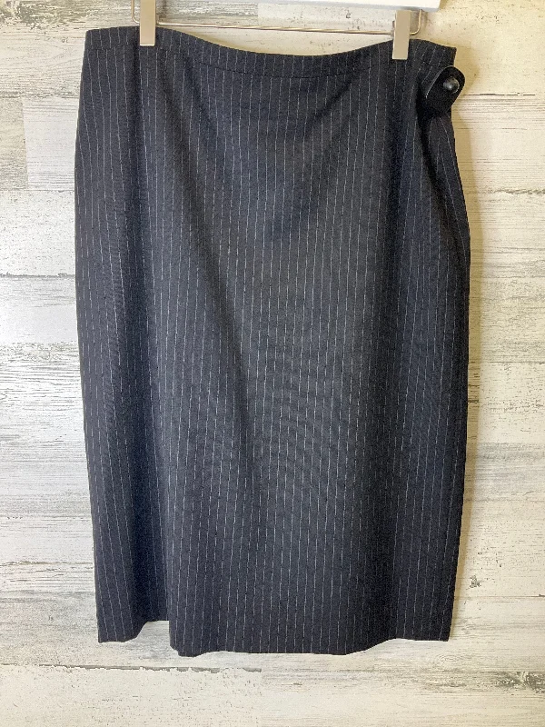 Stretchy mini skirts for flexible movement -Black Skirt Midi Banana Republic, Size 14