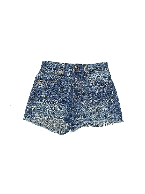 Hiking Shorts for Outdoor Trails -Low-Rise Denim Shorts in Medium Wash