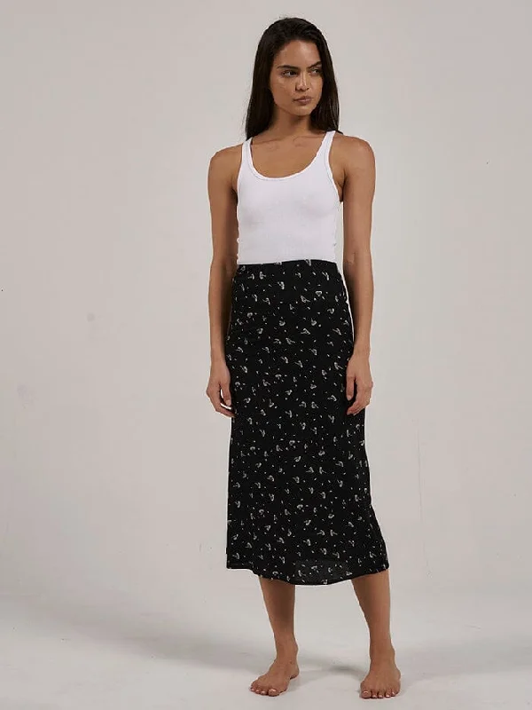 Linen Shorts for Breathable Wear -Nightshade Bias Skirt - Black