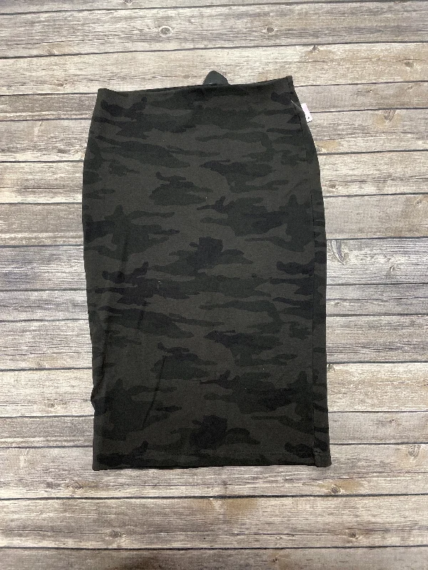 Designer skirts for luxury fashion flair -Camouflage Print Skirt Midi Sanctuary, Size S