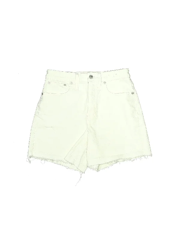 Pleated Shorts for Girly Touch -Denim Shorts in Light Wash